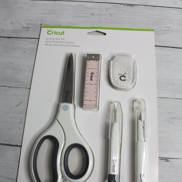 Cricut Sewing Tool Kit Scissors Leather Thimble Seam Ripper Pin Cushion - Picture 5 of 6
